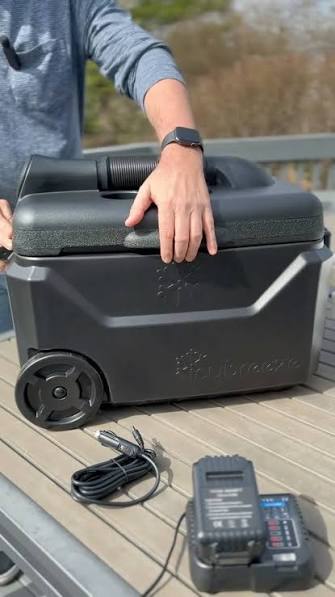 IcyBreeze Pro Cooler with 2 Batteries / Charger