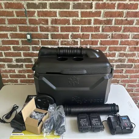 IcyBreeze Pro Cooler with 2 Batteries / Charger
